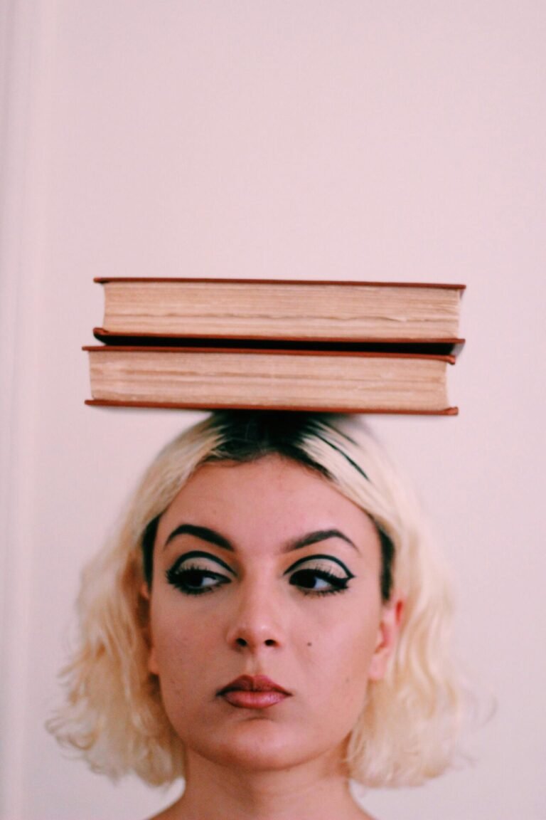 Literatura Marginalizada vs. Literatura Tradicional: Quem Ainda Decide o que É “Literatura Brasileira”?