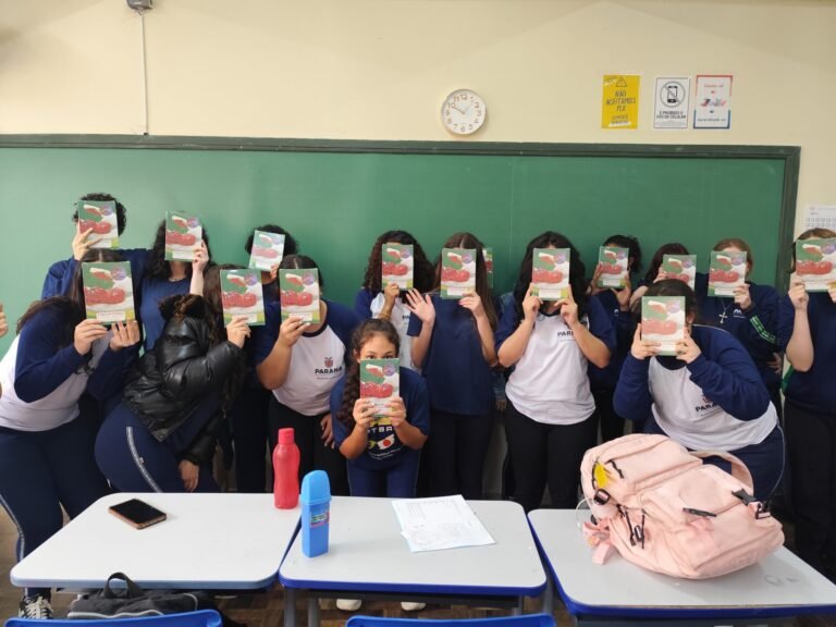 Livro A Pele da Pitanga realiza ações educativas em escolas públicas de Curitiba com mediação de Mabelly Venson