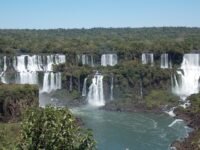 13 poetas paranaenses nascidas após 1980 que Você Precisa Conhecer