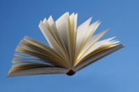 Escritores Brasileiros na Forbes Under 30: as Vozes que Estão Transformando a Literatura Nacional