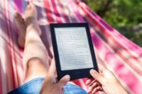 Diagramação de Capa para E-book: por que ter uma imagem bonita não é a mesma coisa que ter uma capa profissional