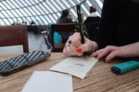 Entrevista de Autor: por que contar quem você é vende mais do que contar o que você escreveu