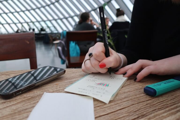 Entrevista de Autor: por que contar quem você é vende mais do que contar o que você escreveu